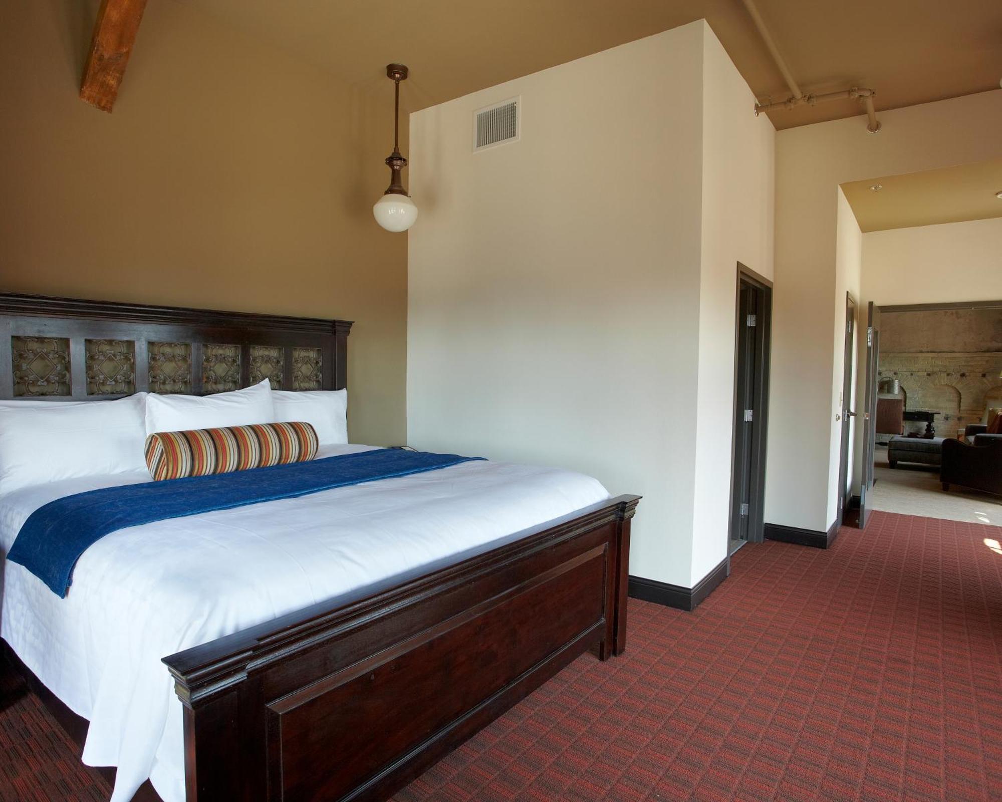 Brewhouse Inn And Suites Milwaukee Exterior photo